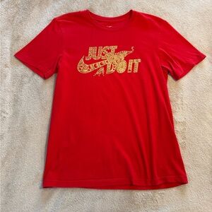 Nike Just Do It Tiger Graphic T-Shirt Red Gold Adult Small